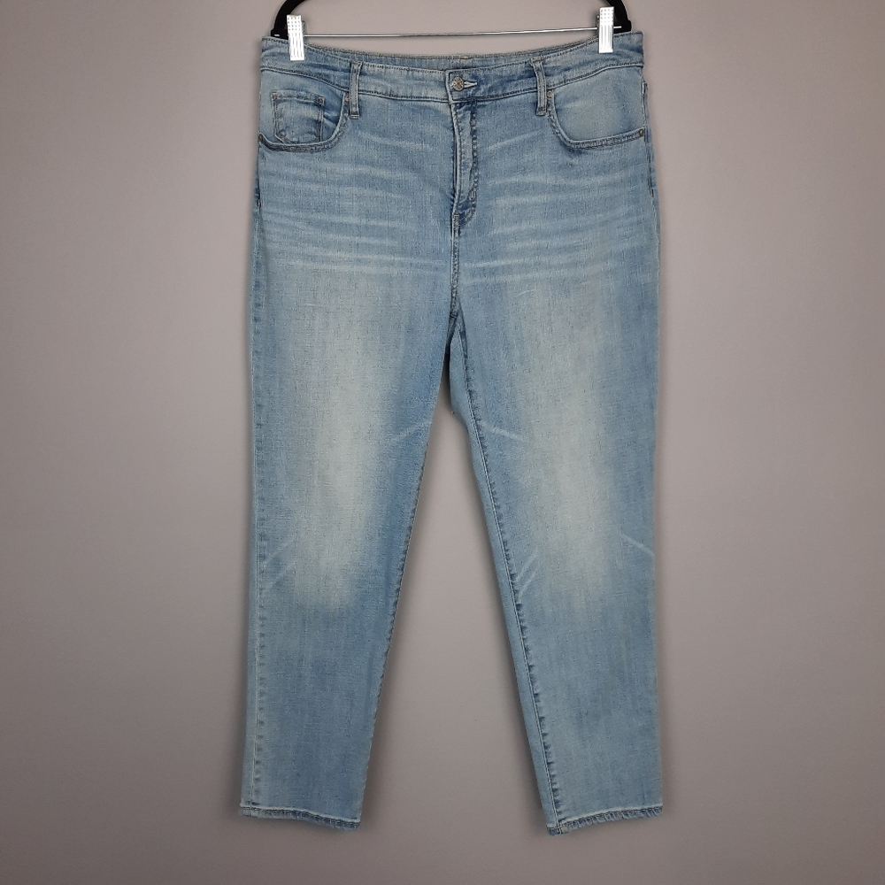 Chico's So Slimming Light Wash High Rise Girlfriend Slim Leg Ankle Jeans size 14